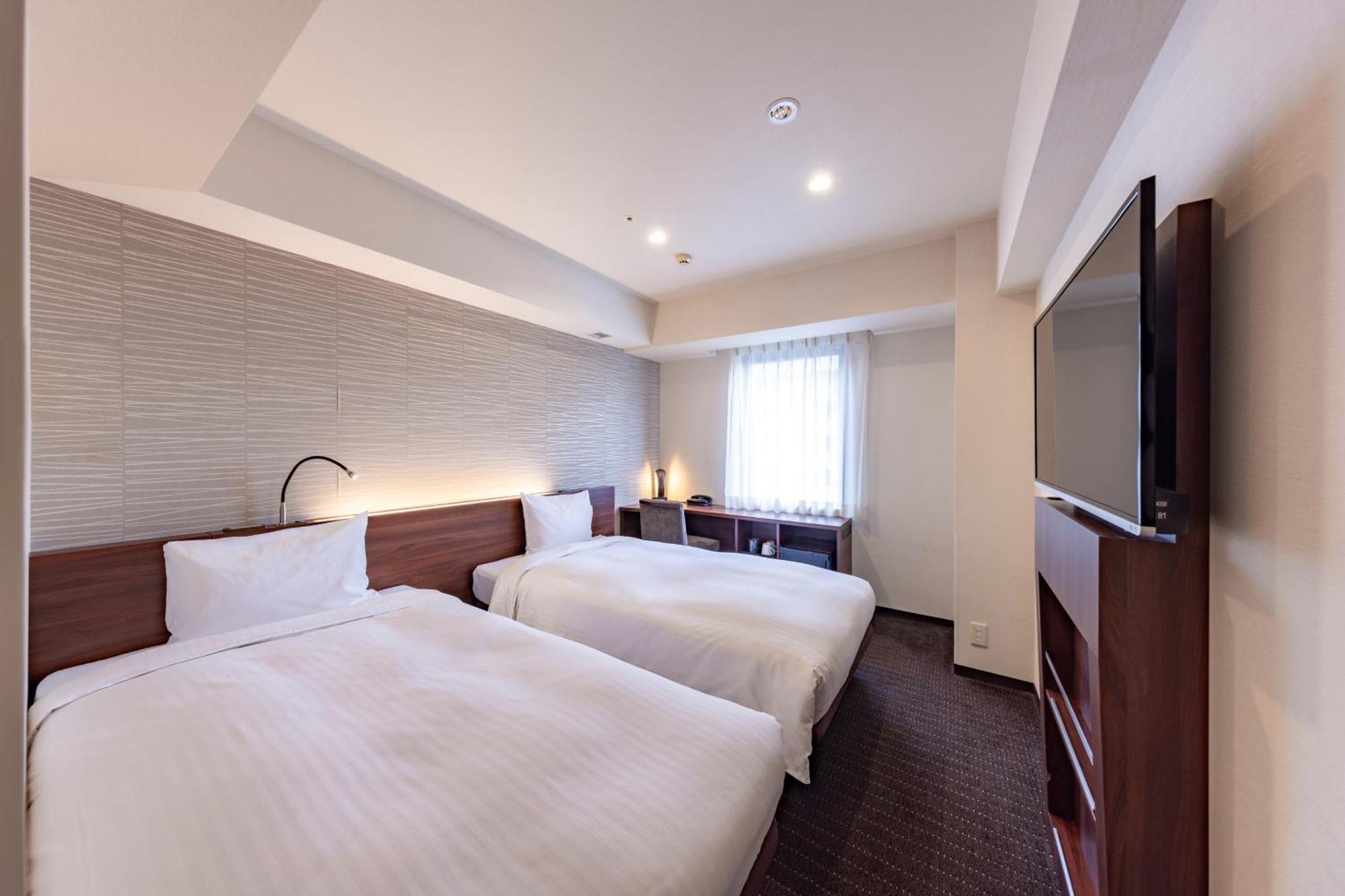 Compact Twin Room Smoking